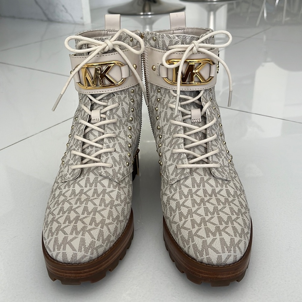 MICHAEL KORS Combat Boots! 🤍